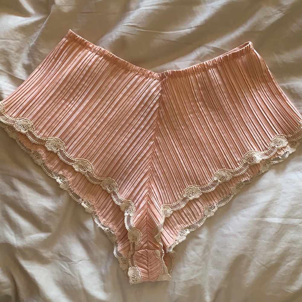 La Perla vintage pleated tap short size 3